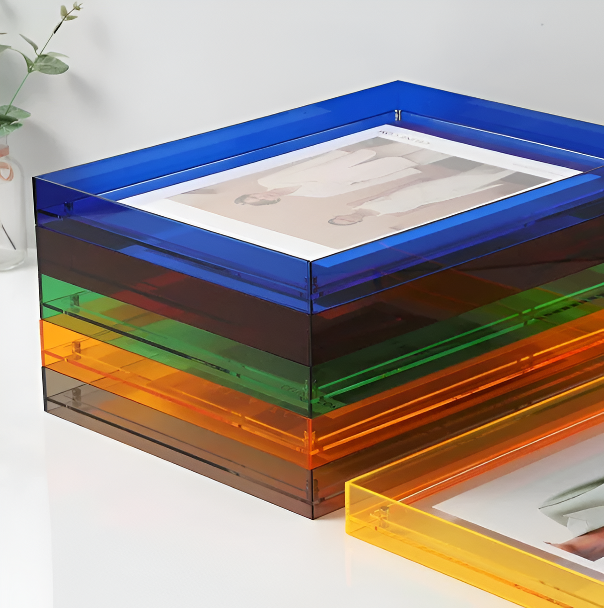 Helix Acrylic Photo Frame - Transparent Minimalist Design, Versatile Display 1