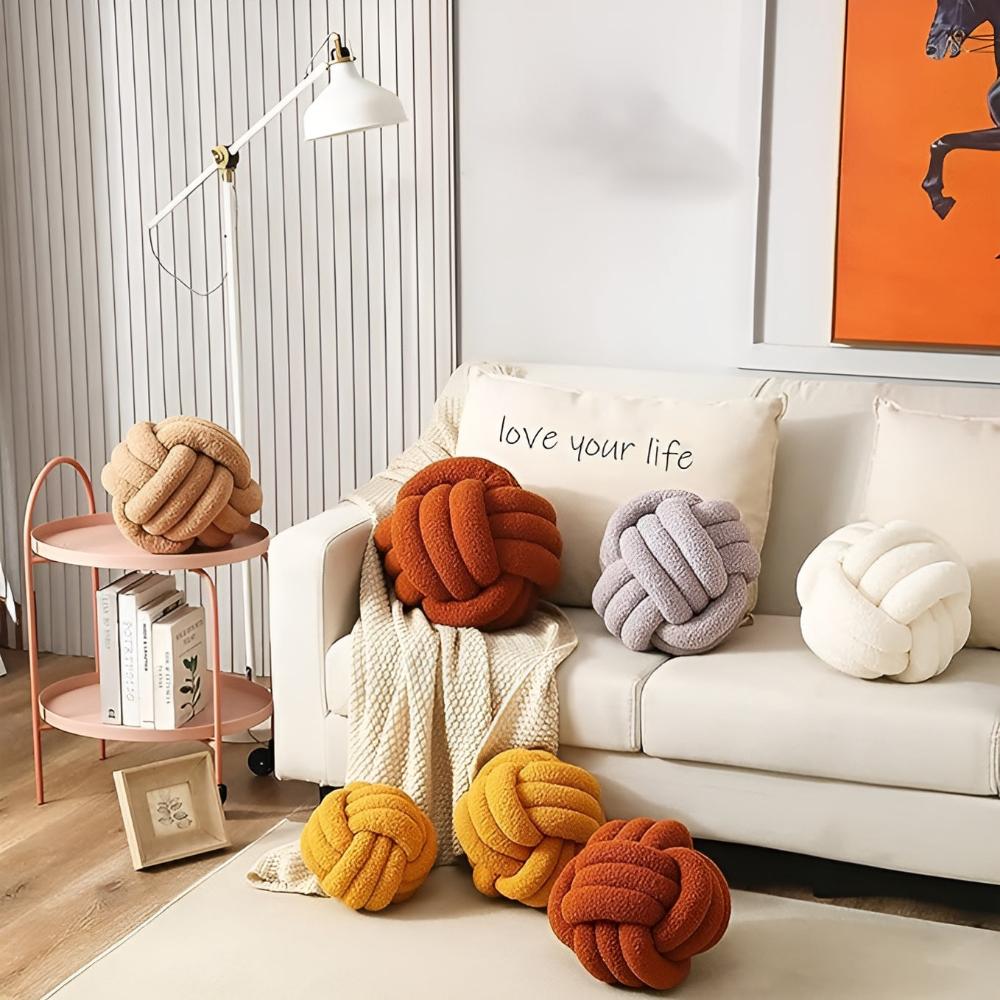 Knotty Cushion - Soft Lambswool, Cozy Flower Design 1