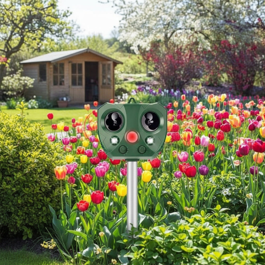SilentGuard Repeller - Ultrasonic Pest Repeller - Outdoor Style - Motion Sensor