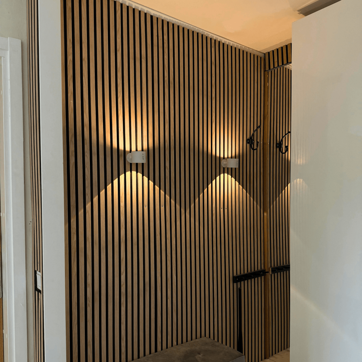 AuraNest – Wireless LED Wall Lamp with Remote Control