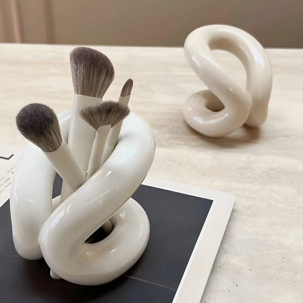 Nexus Ceramic Holder - Modern Design with Rope-Knot Detail 1
