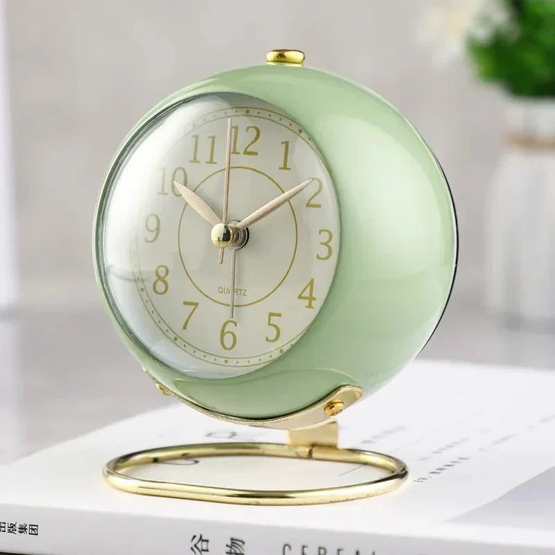Silent Analog Alarm Clock - Vintage Style with Night Light, Compact Design for Bedroom & Nursery 1
