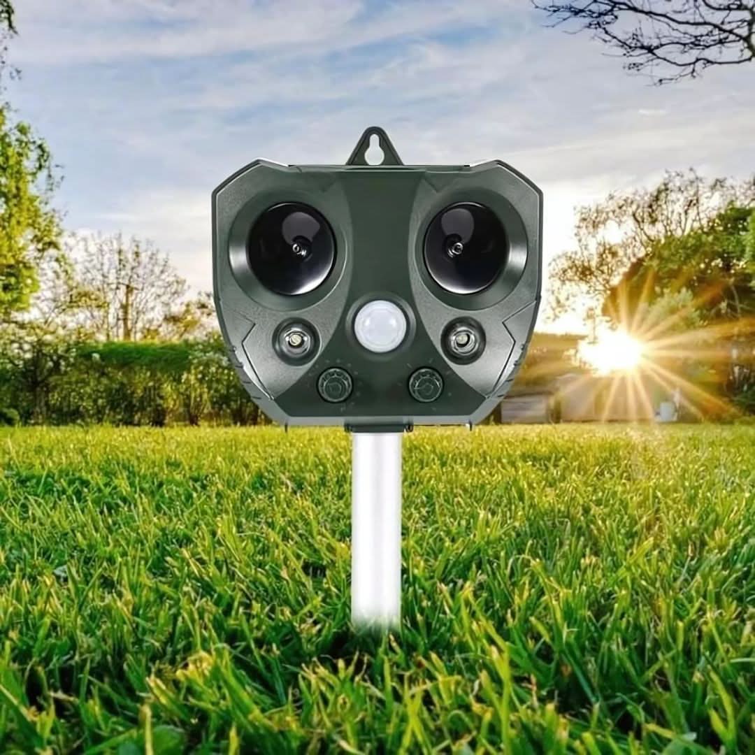 SilentGuard Repeller - Ultrasonic Pest Repeller - Outdoor Style - Motion Sensor